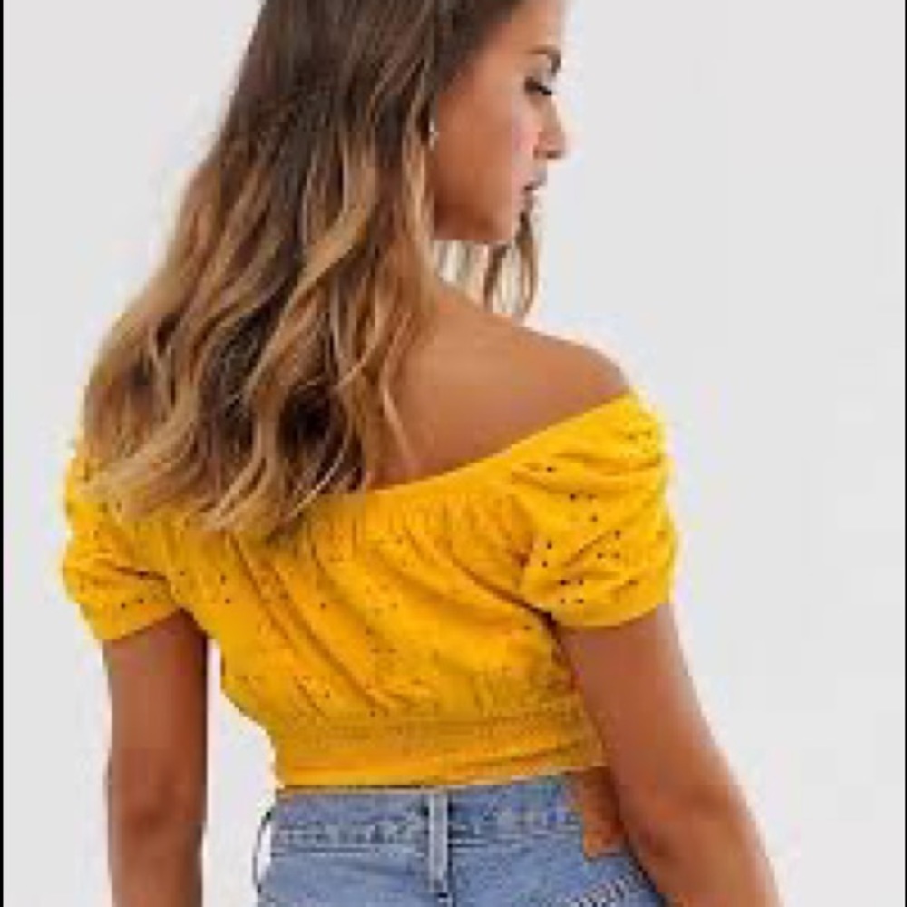 Hollister Eyelet Bardot Yellow top size XS